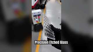 Quadrado cortado a laser de vidro gravado ultra branco de 4 mm